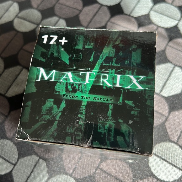 THE MATRIX 300 Piece Puzzle 11 inches x 14 inches - Picture 6 of 12